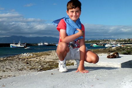 Johan-Stefan van Wyk sit hier op een van die vasmeerblokke (â€œmooring blocks") by die nuwe hawemuur in Gansbaai hawe